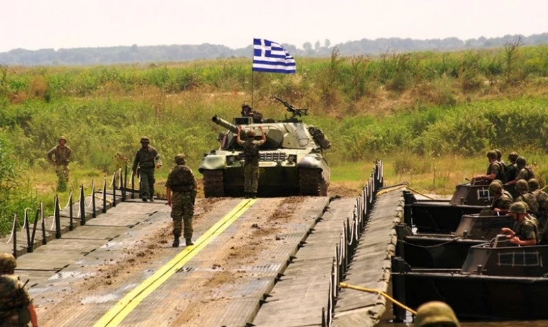 Σε συναγερμό οι ΕΔ – Συνεχίζονται οι ασκήσεις των τουρκικών δυνάμεων στον Έβρο – Στρατιωτικές μονάδες επιθεωρεί εσπευσμένα ο διοικητής του Δ’ΣΣ